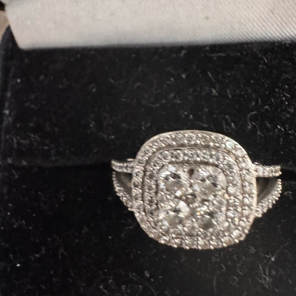 Elegant Silver Women's Ring